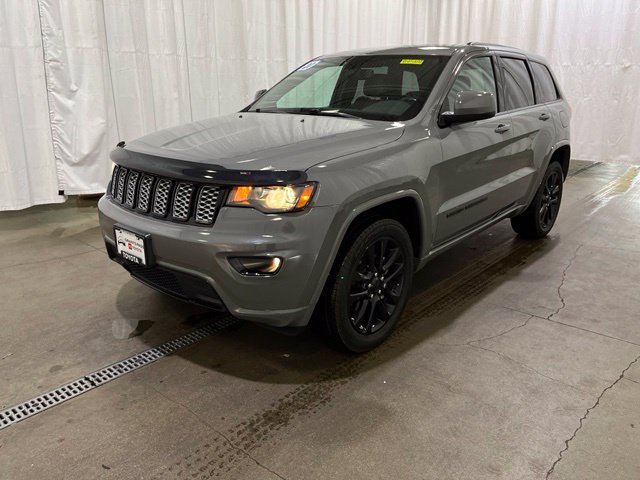 Used 2020 Jeep Grand Cherokee Altitude AWD/4WD image 9