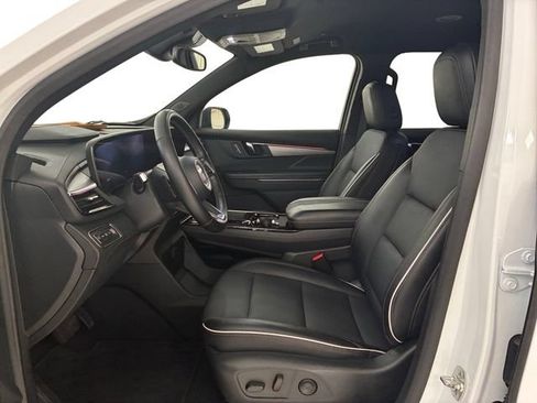 Certified 2025 Buick Enclave Preferred FWD image 12
