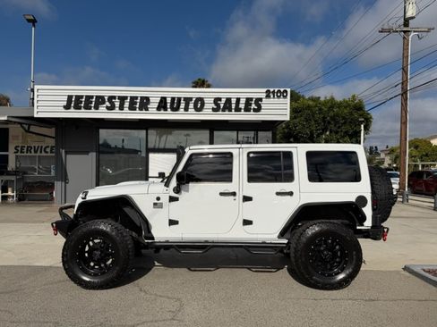 Used 2015 Jeep Wrangler Unlimited Sahara AWD/4WD image 7