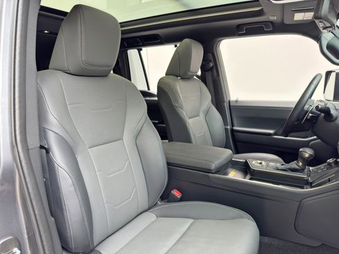 Used 2025 Lexus GX 550 w/ Accessory Package (2T) AWD/4WD image 41