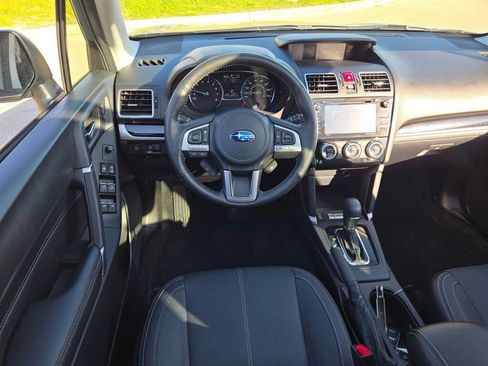 Used 2018 Subaru Forester 2.5i Touring AWD/4WD image 18