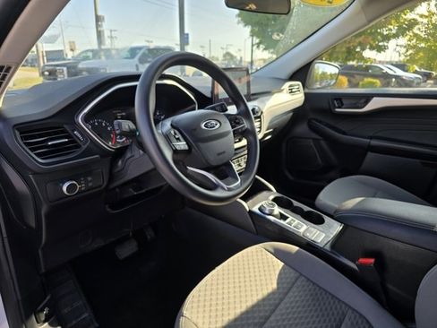 Used 2022 Ford Escape SE image 11