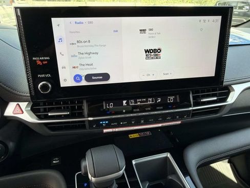 Used 2026 Toyota Sienna Limited FWD image 23