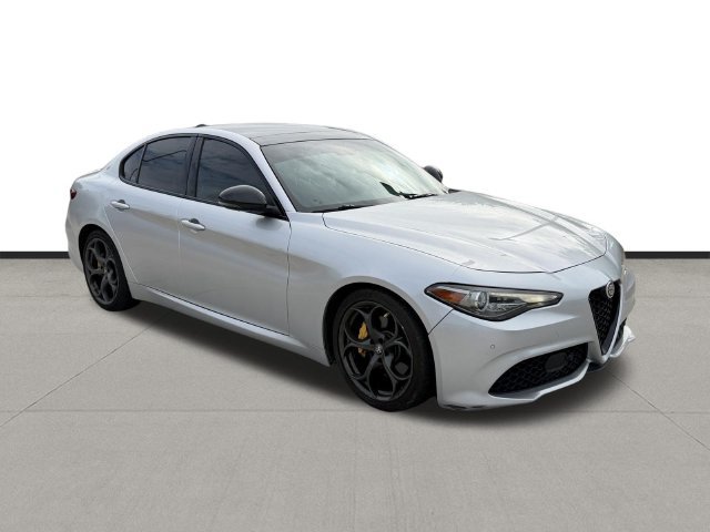 Used 2019 Alfa Romeo Giulia w/ Quick Order Package 22K Sport RWD image 3