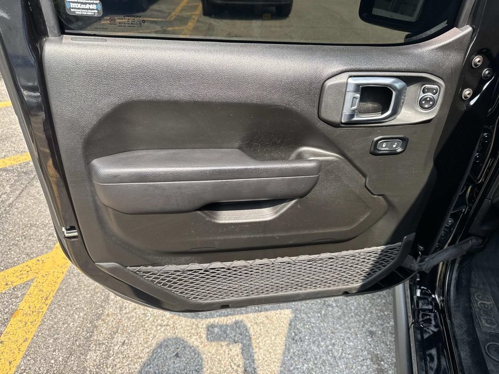 Used 2023 Jeep Gladiator Sport AWD/4WD image 19