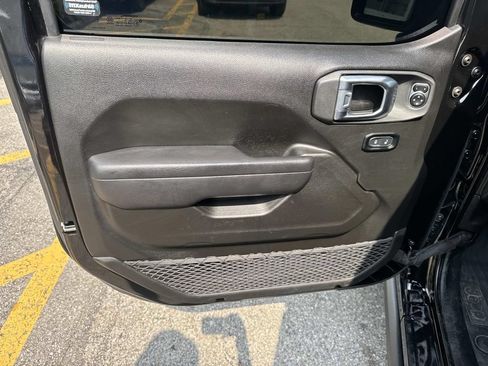 Used 2023 Jeep Gladiator Sport AWD/4WD image 19