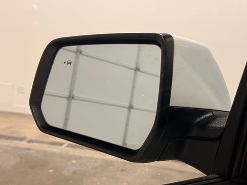 Used 2023 Chevrolet Traverse LT image 12