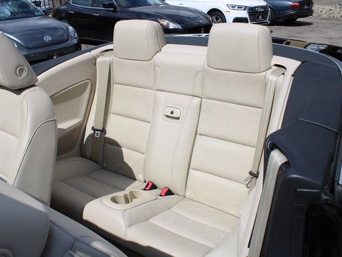 Used 2013 Volkswagen Eos Lux FWD image 30