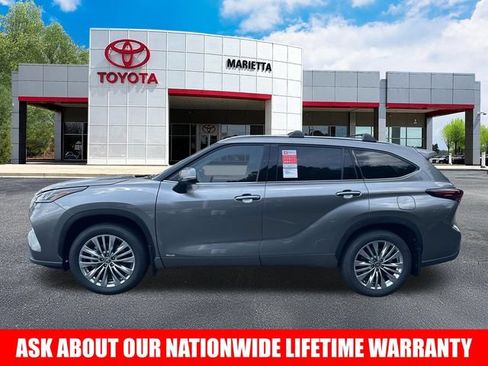 New 2026 Toyota Highlander Platinum AWD/4WD image 2