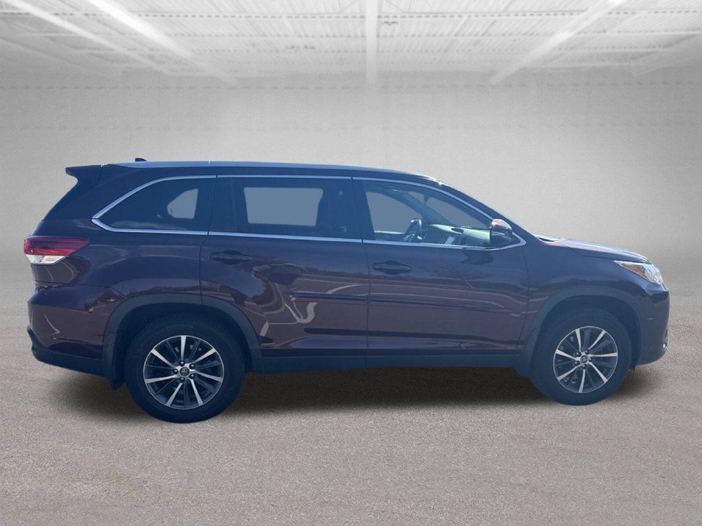 Used 2019 Toyota Highlander XLE AWD/4WD image 10
