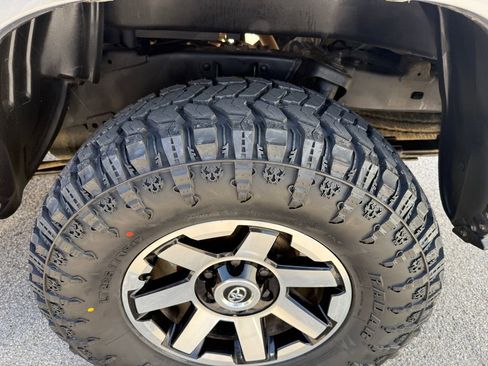 Used 2017 Toyota Tacoma SR image 13