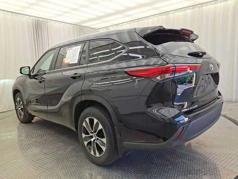 Used 2023 Toyota Highlander XLE AWD/4WD image 25