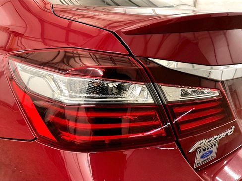 Used 2016 Honda Accord Sport image 29