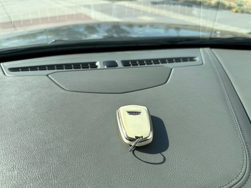 Used 2020 Cadillac XT6 Premium Luxury image 29