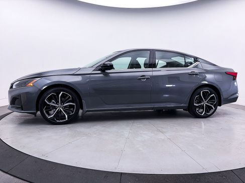 Used 2025 Nissan Altima 2.5 SR w/ SR Premium Package image 27