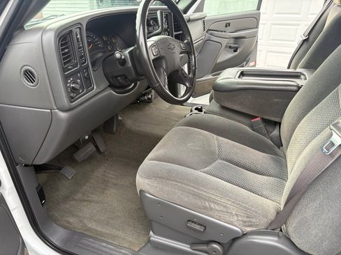 Used 2005 Chevrolet Silverado 2500 LS w/ Heavy-Duty Power Package image 24