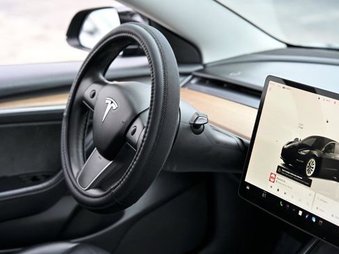 Used 2022 Tesla Model 3 Standard Range image 16