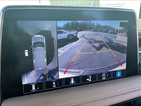 Used 2021 Chevrolet Tahoe Premier w/ Premium Package image 13