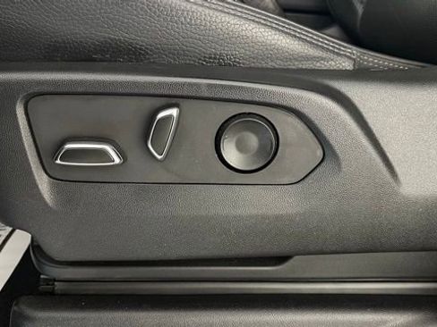 Used 2022 GMC Yukon XL Denali image 36