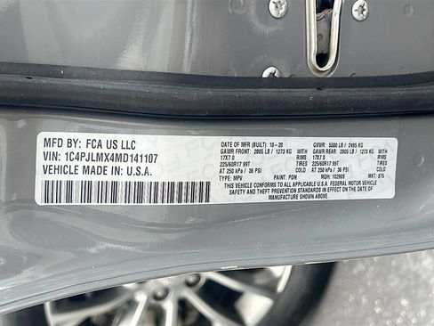 Used 2021 Jeep Cherokee Latitude Lux w/ Comfort/Convenience Group FWD image 30