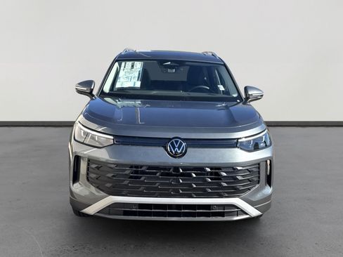 New 2026 Volkswagen Tiguan SE image 2