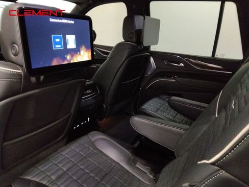 Used 2023 Cadillac Escalade Sport Platinum w/ LPO, ONYX Package image 39