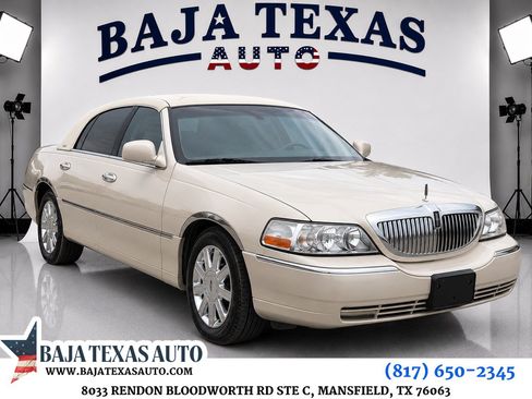 Used 2003 Lincoln Town Car Cartier RWD image 1
