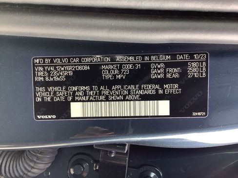 Used 2024 Volvo V60 B5 Cross Country Plus w/ Protection Package Premier image 30