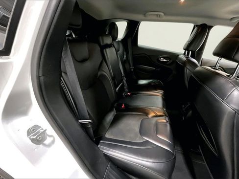 Used 2021 Jeep Cherokee Latitude Plus image 26