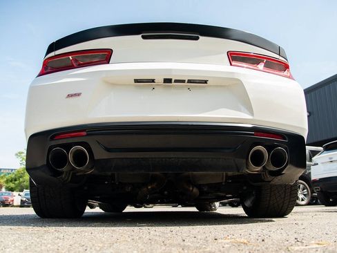 Used 2018 Chevrolet Camaro SS RWD image 10