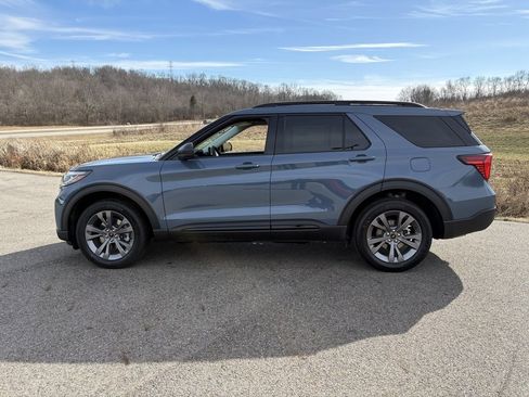 New 2026 Ford Explorer Active w/ Active Comfort Package image 2