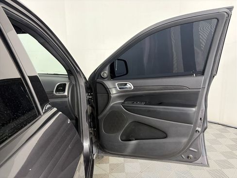 Used 2018 Jeep Grand Cherokee Altitude AWD/4WD image 30