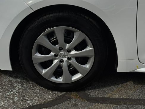 Used 2025 Toyota Corolla LE image 29