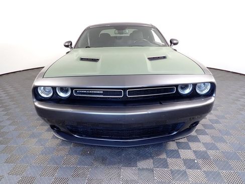 Used 2019 Dodge Challenger SXT RWD image 7