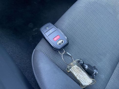 Used 2025 Toyota Prius LE image 22