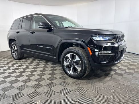 Used 2023 Jeep Grand Cherokee 4WD 4xe image 2