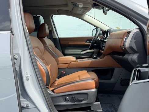 Used 2024 Nissan Pathfinder Platinum w/ Cargo Package FWD image 27