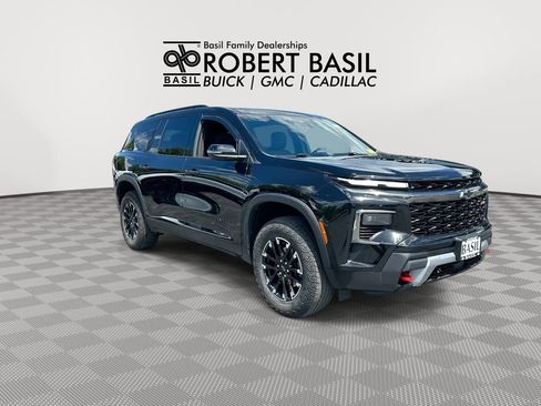 Used 2024 Chevrolet Traverse Z71 AWD/4WD image 2