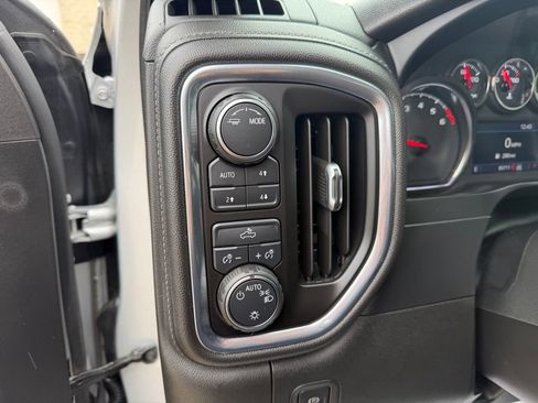 Used 2021 Chevrolet Silverado 1500 LT AWD/4WD image 11