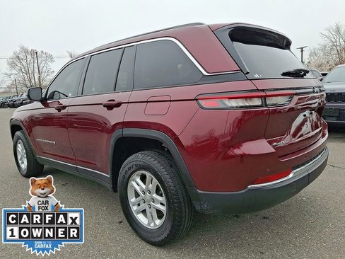 Used 2023 Jeep Grand Cherokee Laredo image 4