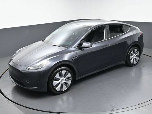 Used 2024 Tesla Model Y Long Range AWD/4WD image 36
