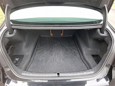 Used 2023 BMW M550i xDrive w/ Dynamic Handling Package image 30