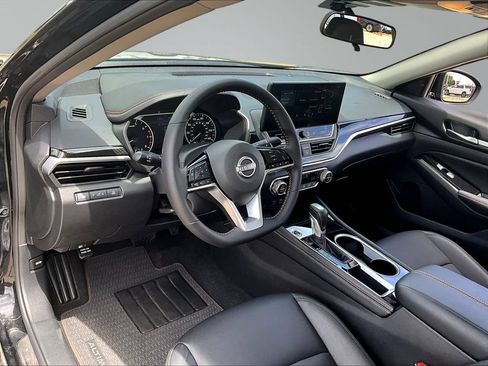Used 2025 Nissan Altima 2.5 SR w/ SR Premium Package FWD image 18