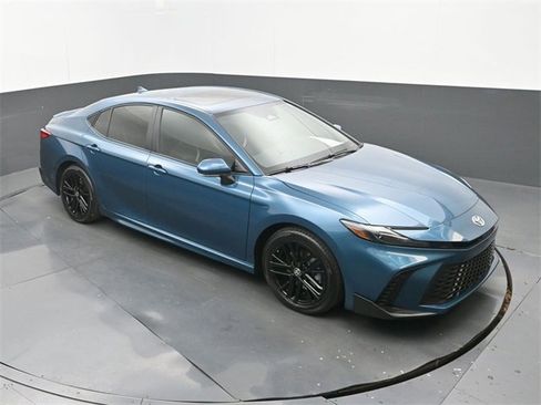 Used 2025 Toyota Camry SE image 29