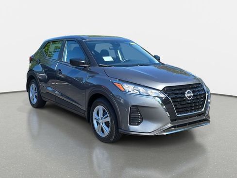 Used 2025 Nissan Kicks Play S image 3