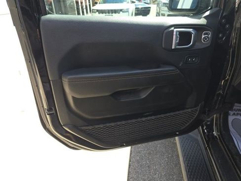 Used 2021 Jeep Gladiator Overland image 10