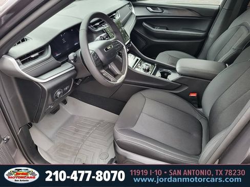 Used 2025 Jeep Grand Cherokee Laredo X RWD image 20