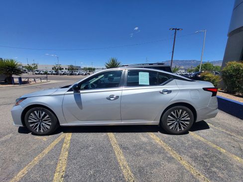 Used 2024 Nissan Altima 2.5 SV FWD image 28