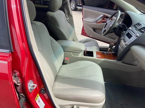 Used 2011 Toyota Camry XLE w/ XLE Extra-Value Pkg #2 image 20