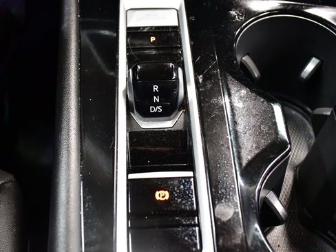 Used 2025 Volkswagen Atlas SE FWD image 28
